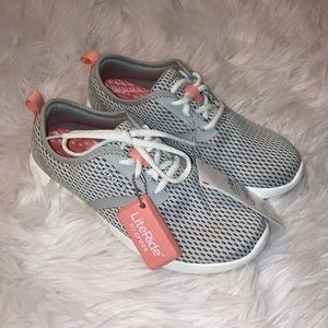 NWT Women’s CROCS Sneakers